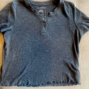 American Eagle button up t-shirt. Size M